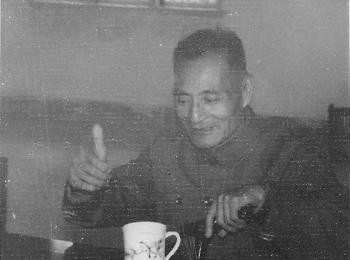 画家 黄叶村