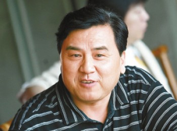 画家 张小纲