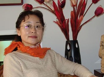 画家 何丽