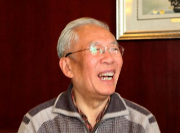 画家 艾民有