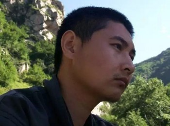 画家 张龙