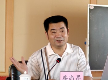 画家 房尚昆
