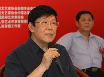 画家 张锠