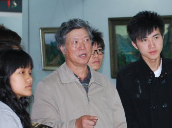 画家 黄德伟
