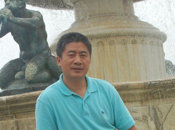 画家 张启爱