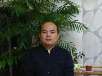 画家 何志勇