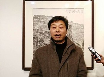 画家 何立新