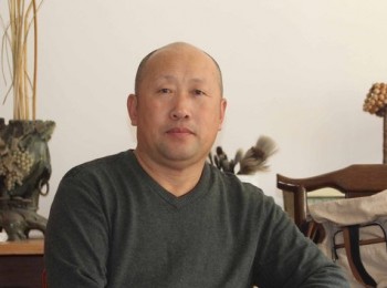 画家 王日东