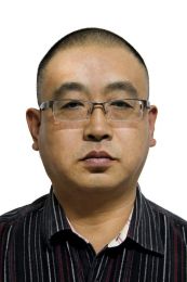 画家 梁兴艺