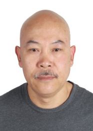 画家 何三宝