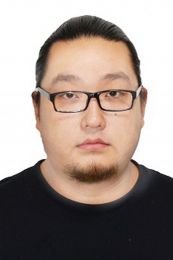 画家 王艺寓