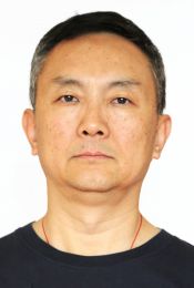 画家 李华麒