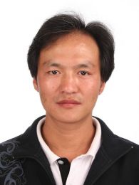 画家 何阿平