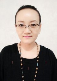 画家 张馨