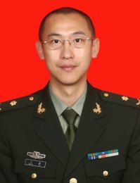 画家 王鑫