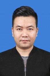 画家 任西宁