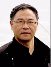 画家 关仁康