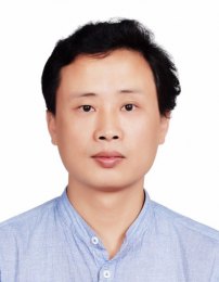 画家 卢铁柱