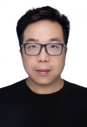 画家 王佳
