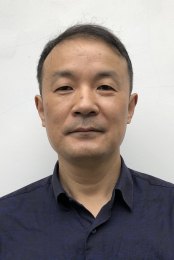 画家 王皆欣
